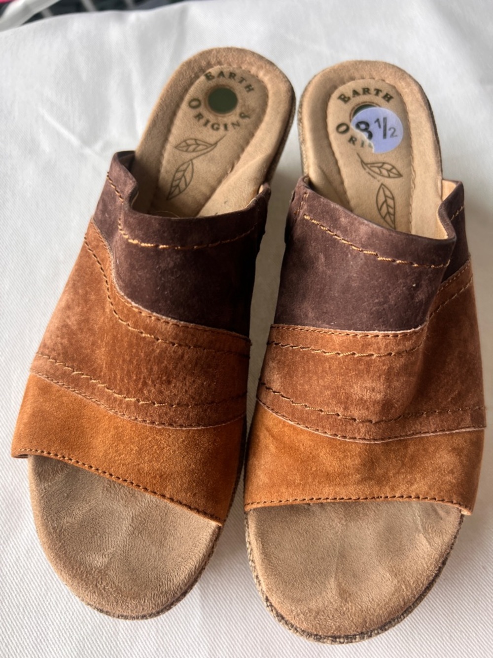 Earth Origins Brown and Tan Suede Layered Slide Sandals size 8.5 women’s